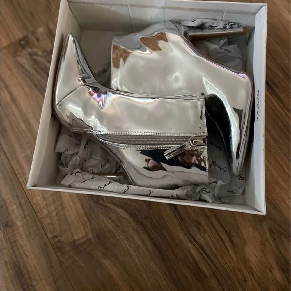 Qupid Silver Heeled Boots Elegant Design